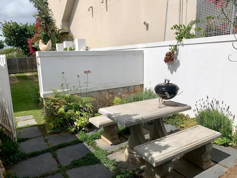 To Let 1 Bedroom Property for Rent in Signal Hill Western Cape